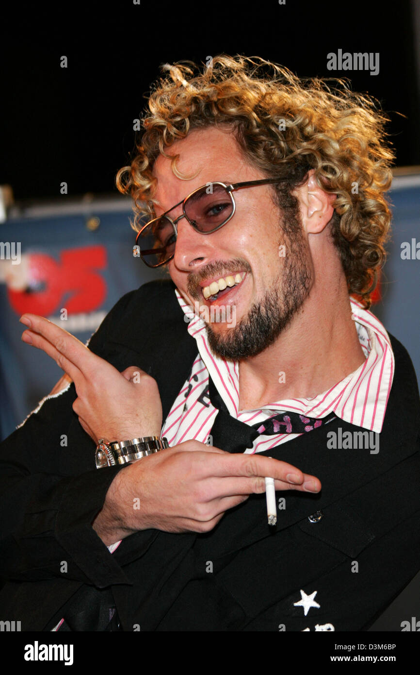 (Dpa) - US-Schauspieler Jon Dalton für VH1 Big in 2005 kommt Preisverleihung in den Sony Studios in Los Angeles, USA, 3. Dezember 2005. Als John Fairplay trat Jon Dalton in einer TV-Reality-Show. Foto: Hubert Boesl Stockfoto