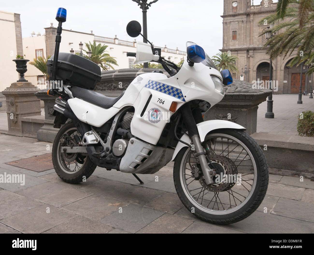 Honda Motorrad von der Policia Local geparkt im Plaza Santa Ana, Las Palmas, Gran Canaria Stockfoto