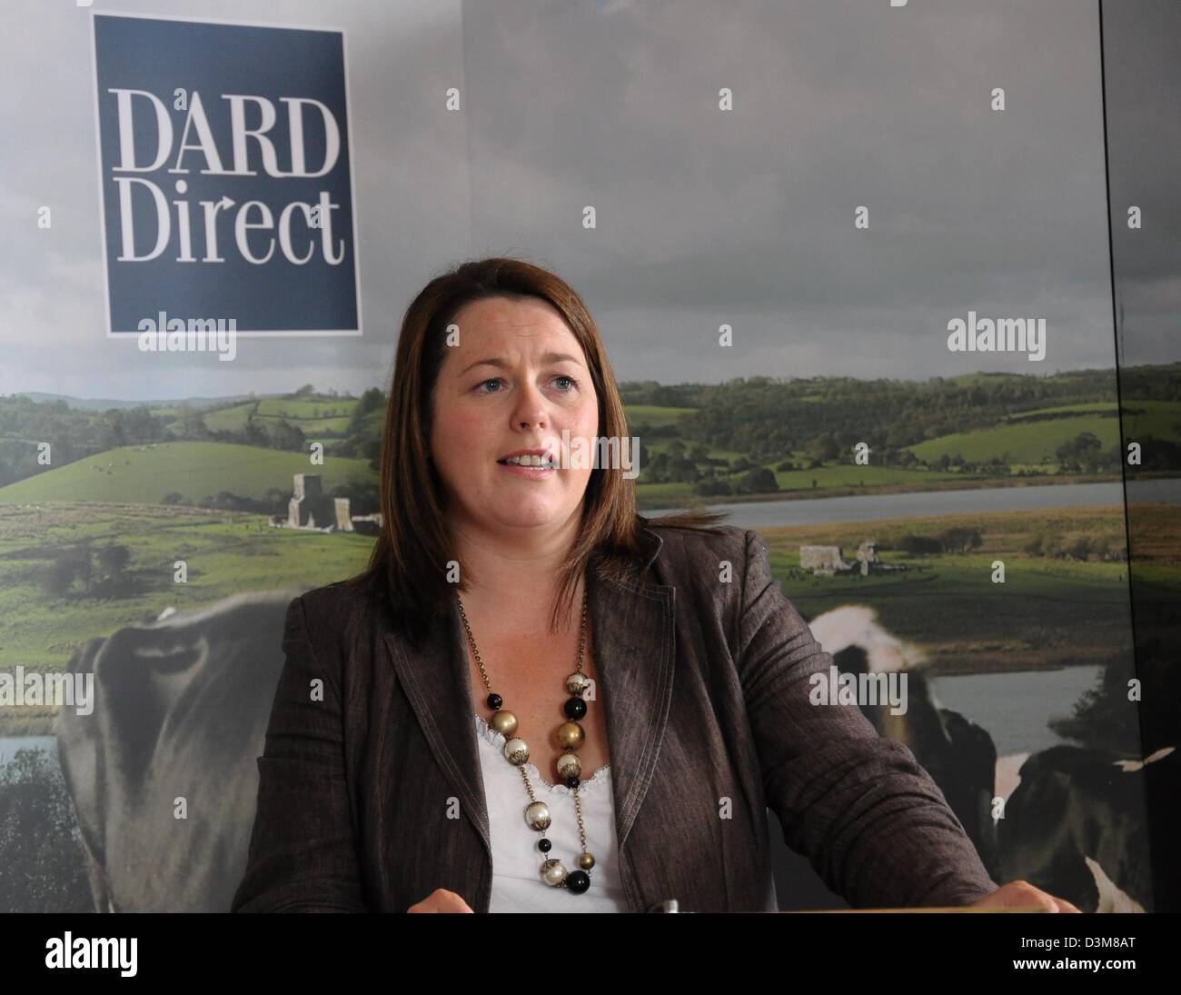 Glenree Haus, Newry. 2. Juni 2010. Landwirtschaftsminister Michelle Gildernew eröffnet offiziell das neu renovierte DARD direkt von Stockfoto