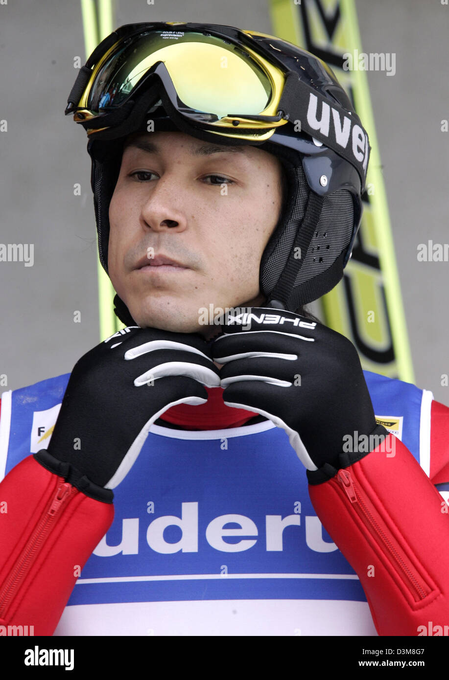 (Dpa) - japanischer Skispringer Noriaki Kasai bereitet seine Praxis direkt auf der Bergisel-Schanze bei der 54. vier Hügel-Turnier in Innsbruck, Österreich, 3. Januar 2006. Foto: Matthias Schrader Stockfoto