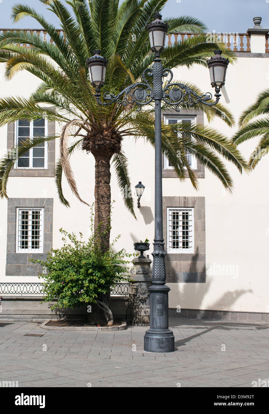 Dekorative Straße Licht und Palm-Baum im Plaza Santa Ana, Las Palmas, Gran Canaria Stockfoto