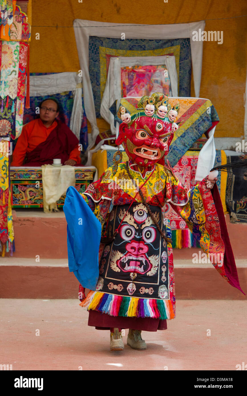 Maskierte Cham-Tänzer des Tak Tkok Tse Chu-Festivals am Tak Thok Gompa, (Ladakh) Jammu & Kaschmir, Indien Stockfoto