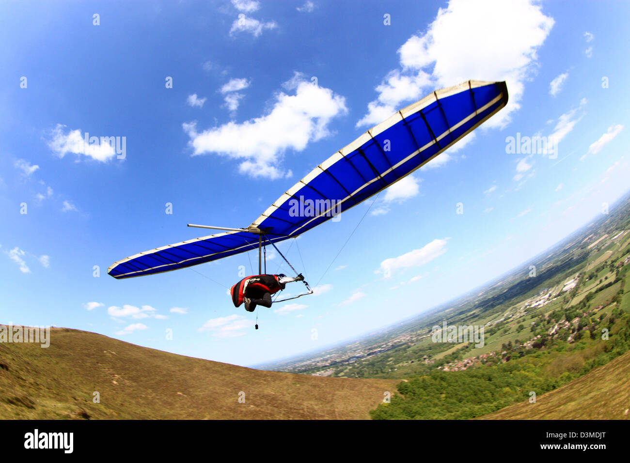 Hang Glider pilot starten über die Malvern Hills in Worcestershire UK Stockfoto