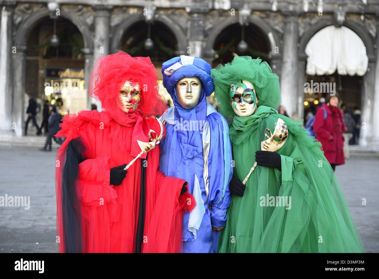 Wie ein Sensor der Kamera RGB, drei Masken stellen in San Marco "Platz während Karneval 2013; Venedig; Veneto, Italien. Stockfoto