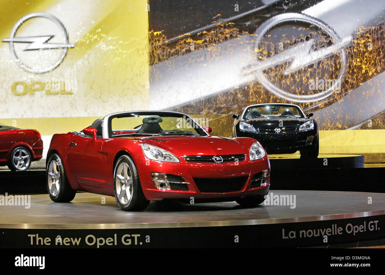 Das Bild zeigt der Opel GT auf dem 76. Automobilsalon in Genf, Schweiz, 28. Februar 2006. Die internationale Auto-Messe findet findet vom 2. bis 12. März auf dem Genfer Palexpo-Messegelände in Genf, Schweiz. Foto: Marijan Murat Stockfoto