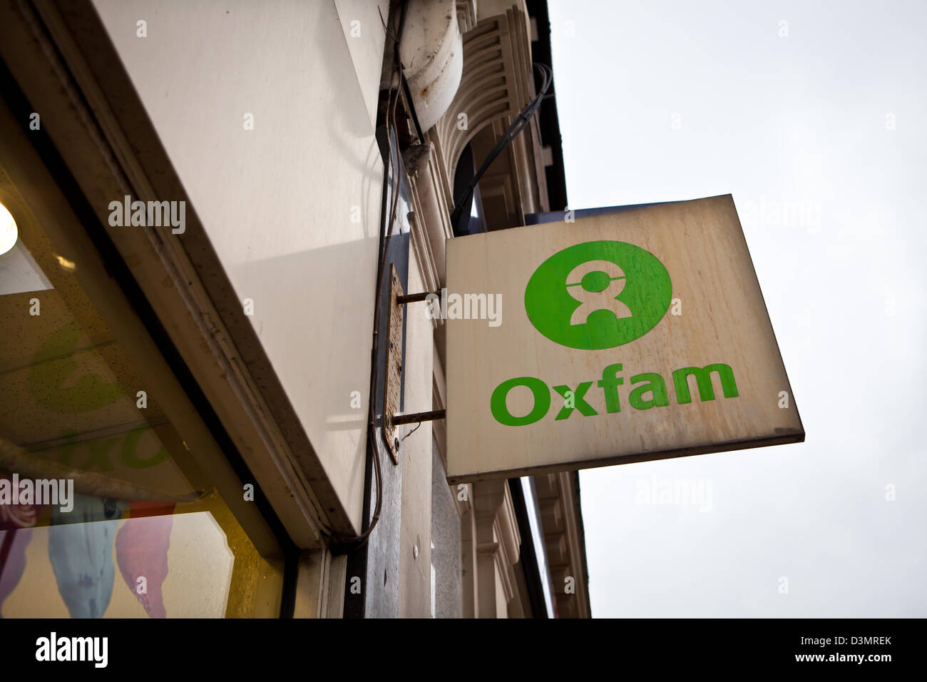 Oxfam Shop anmelden Stockfoto