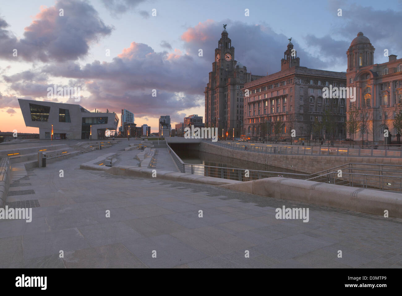 Liverpools Pier Head bei Sonnenuntergang Stockfoto