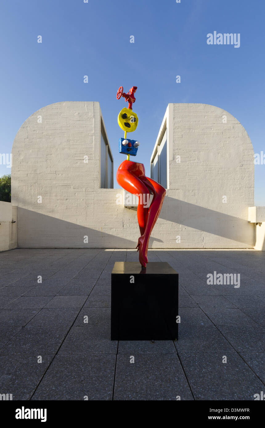 Miro-Skulptur in der Fundació Joan Miró-Galerie. Der Architekt Josep Luis Sert. Barcelona Stockfoto