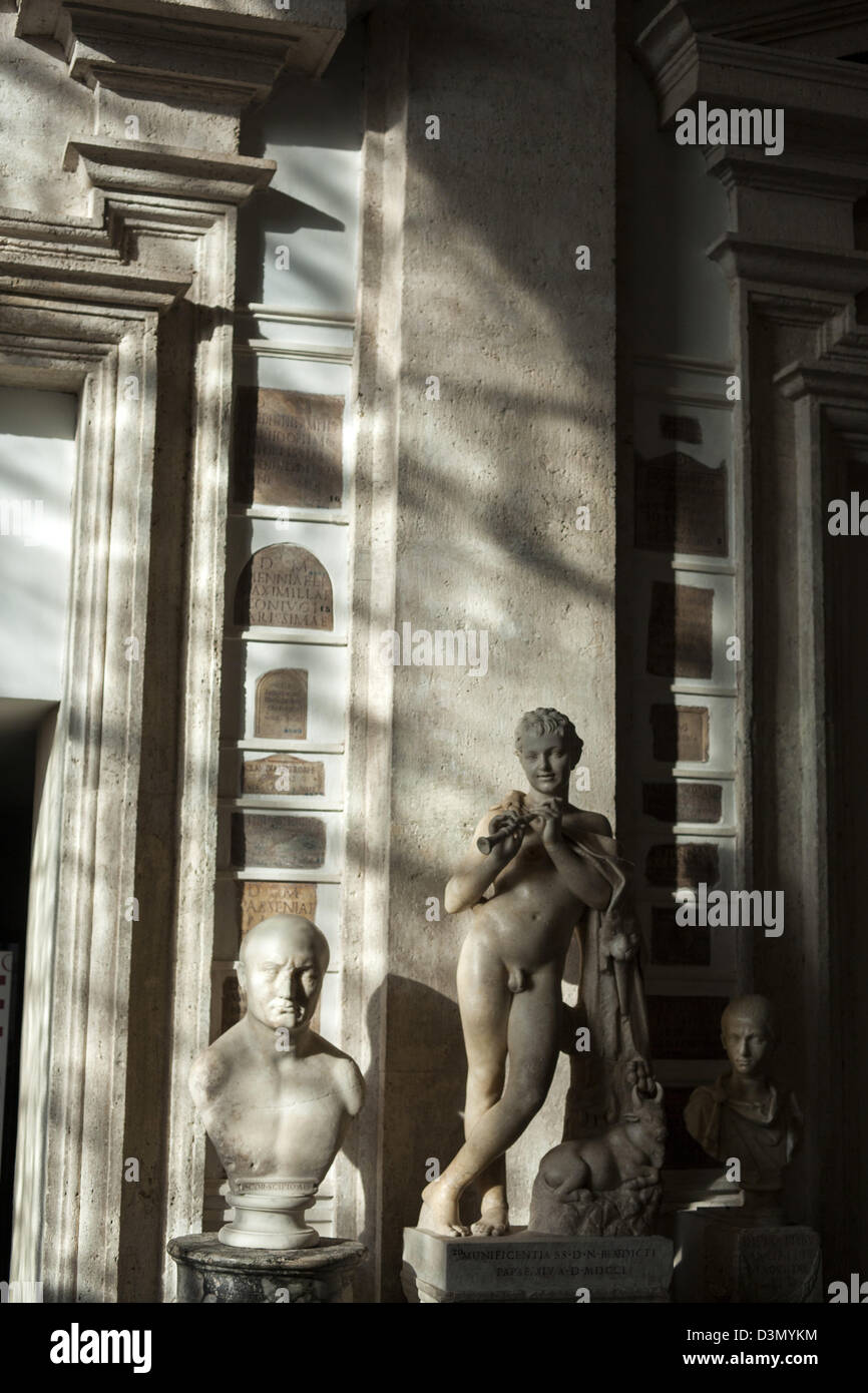Antike römische Skulpturen im Kapitolinischen Museum in Rom Italien Stockfoto