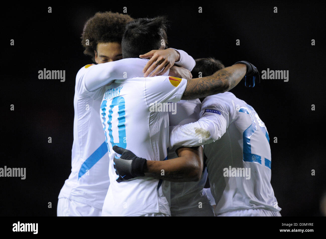 Liverpool, Vereinigtes Königreich. 21. Februar 2013.  Zenit feiern nach erzielte das erste Tor in der Europa League-Spiel zwischen Liverpool und Zenit St.Petersburg aus Anfield Road. Bildnachweis: Aktion Plus Sportbilder / Alamy Live News Stockfoto