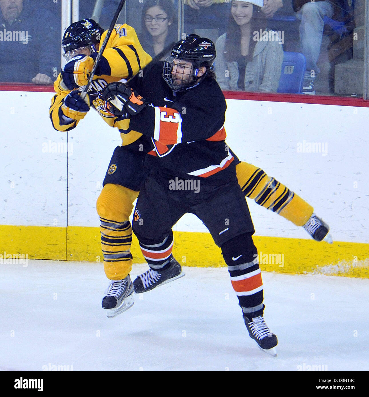 Hamden, CT USA--Quinnipiac Vs Princeton Eishockey Spiel Action. Stockfoto