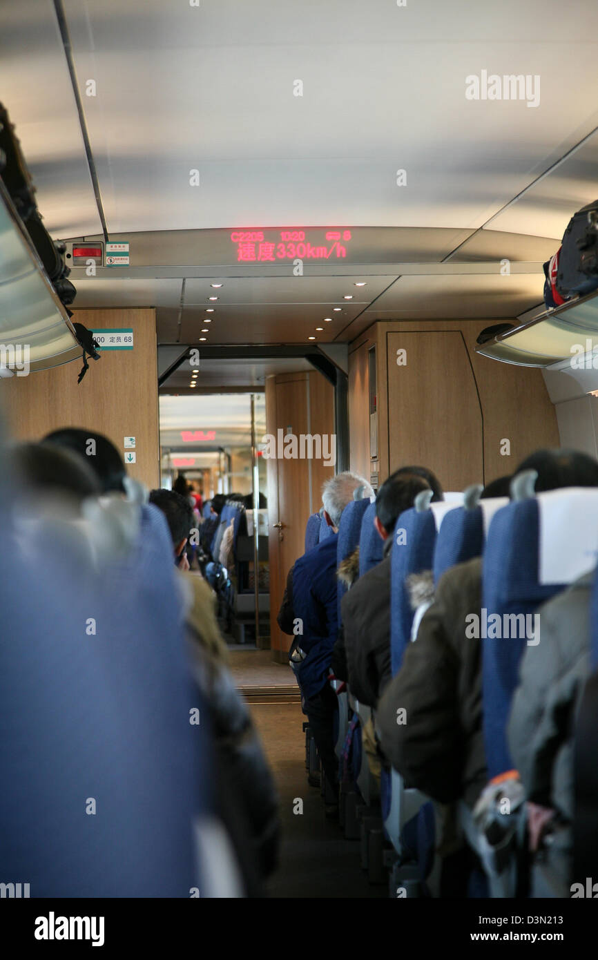 Hochgeschwindigkeitszug China Reisen bei 330 km/h Stockfoto