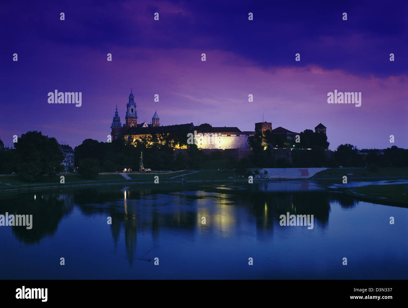 Polen, Krakau, Wawel, das königliche Schloss, Abend-Blick auf den Wawel mit Weichsel Stockfoto