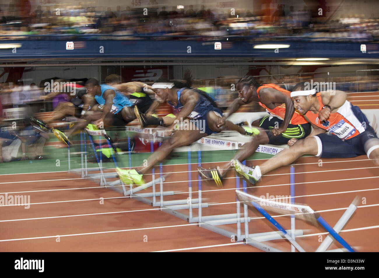 60m-Hürdenlauf der Männer bei den 2013 Millrose Games. Stockfoto