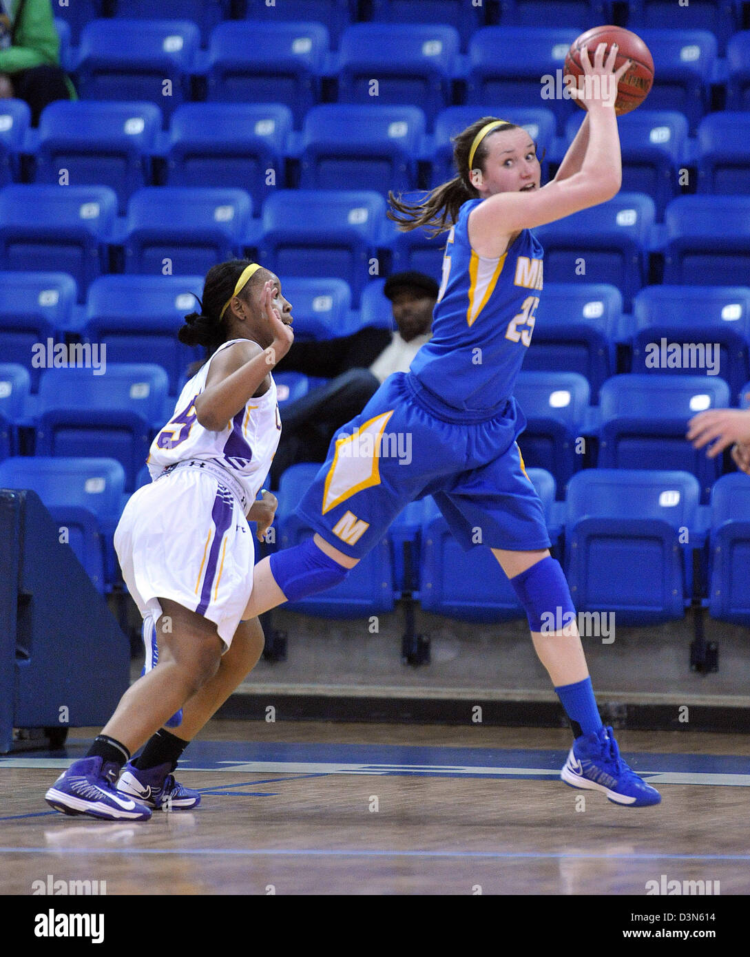Meisterschaft Mädchen High-School-Basketball-Spiel in CT USA Stockfoto