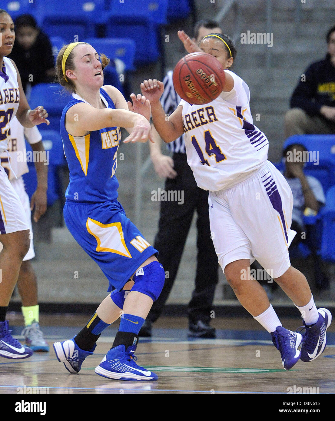 Meisterschaft Mädchen High-School-Basketball-Spiel in CT USA Stockfoto