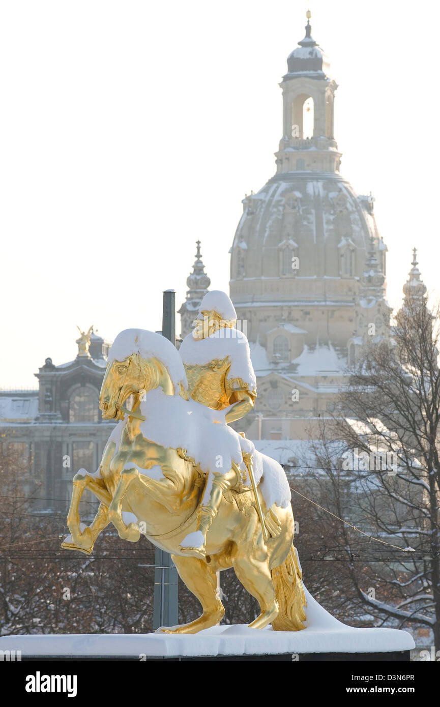 Dresden, Deutschland, die schneebedeckten Goldener Reiter Stockfoto