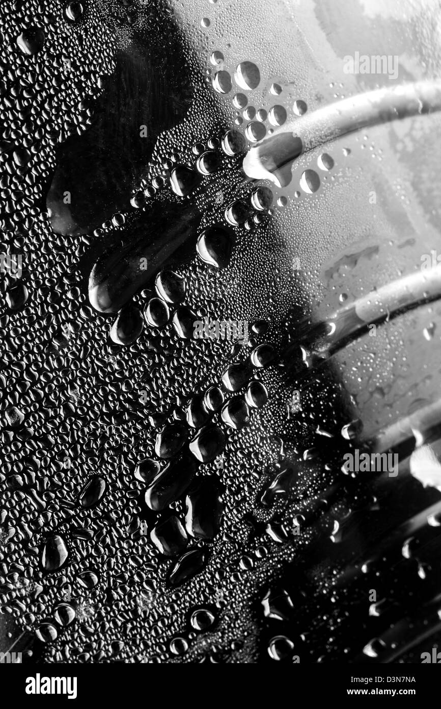 Kondensation Wassertropfen auf einer Kunststoffoberfläche Stockfoto