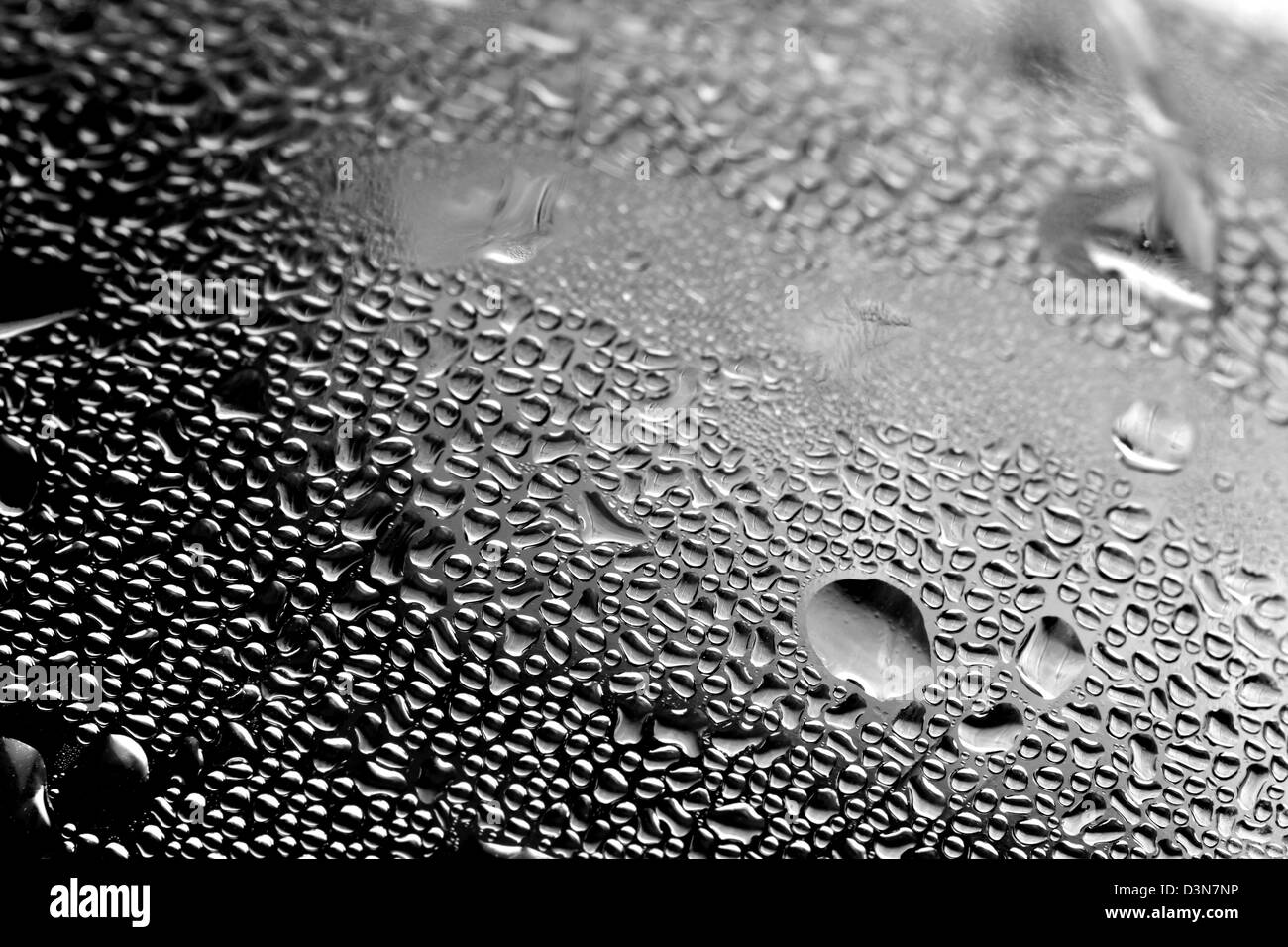 Kondensation Wassertropfen auf einer Kunststoffoberfläche Stockfoto