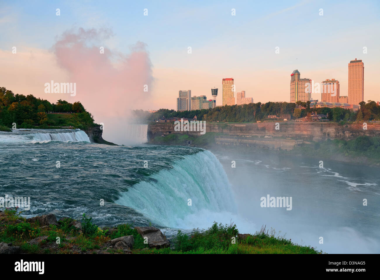 Niagarafälle-Sonnenaufgang in der Morgen-Nahaufnahme Stockfoto