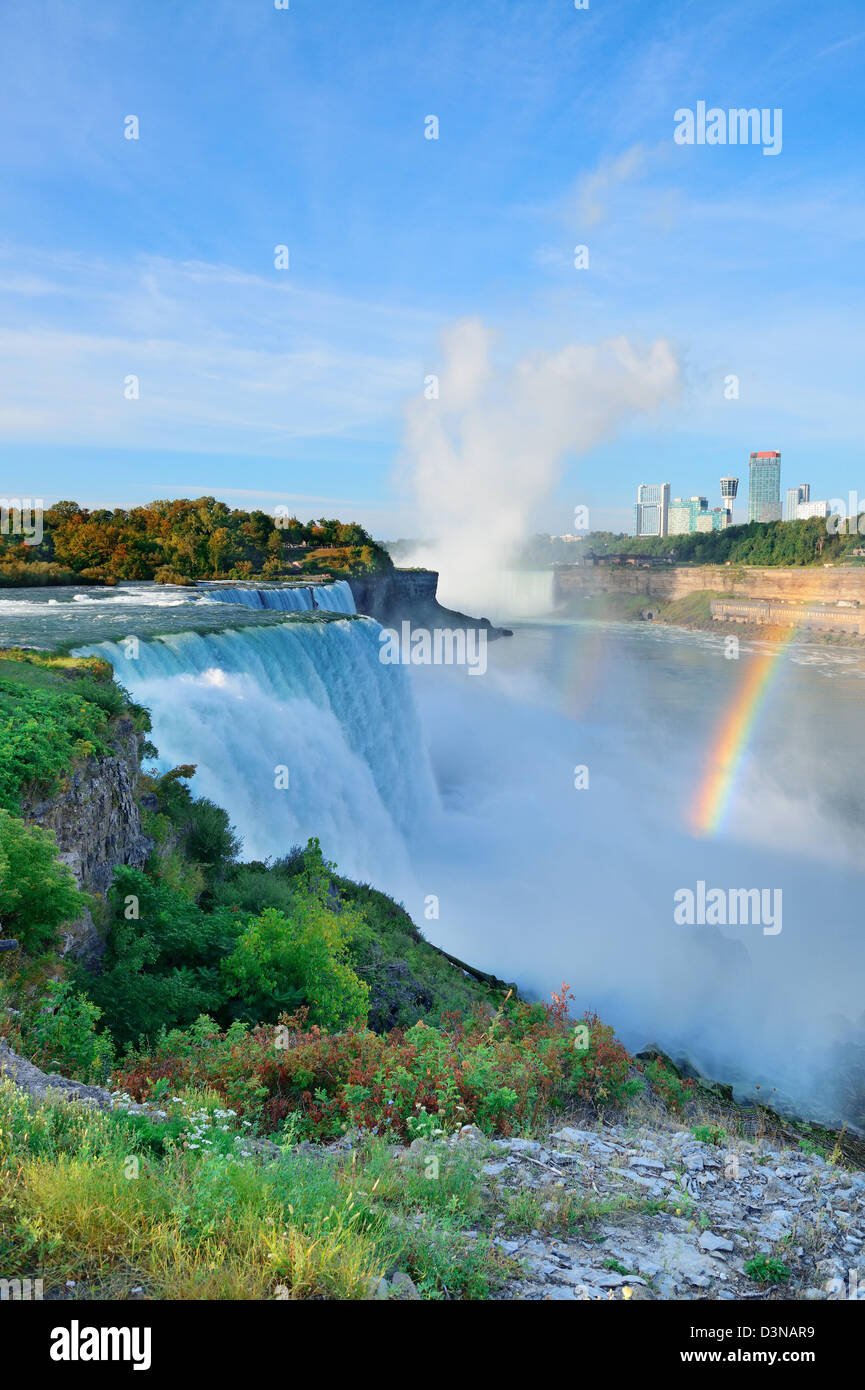 Niagara Falls morgens mit Regenbogen Stockfoto