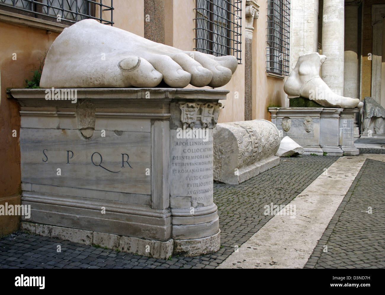 Spqr inscription -Fotos und -Bildmaterial in hoher Auflösung – Alamy