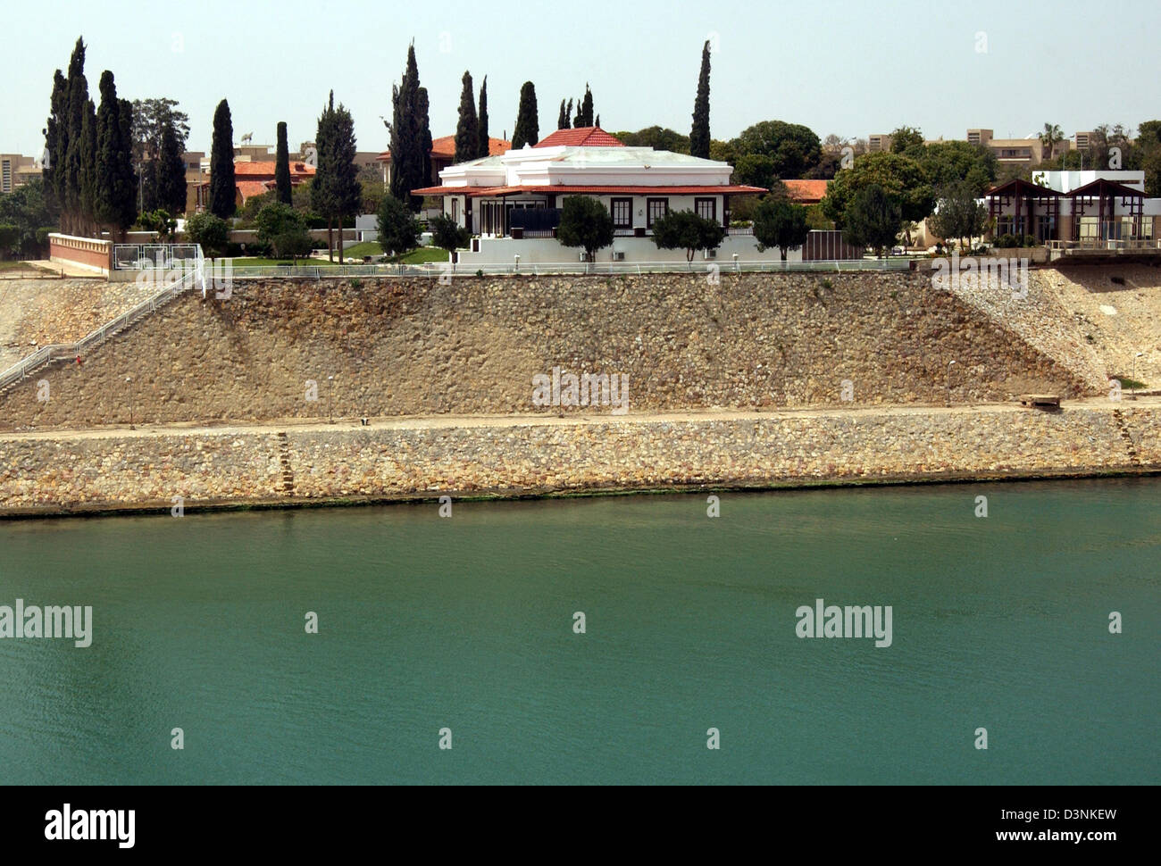 Die Residenz des ägyptischen Präsidenten Hosny Mubarak in Ismailia am Suez Vanal, Ägypten, 17. April 2006. 195 Kilometer Suezkanal verbindet das Mittelmeer mit dem Roten Meer über den Golf von Suez. Foto: Horst Ossinger Stockfoto