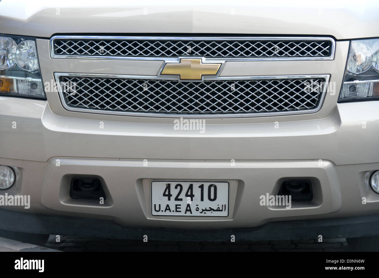 Ein Chevrolet mit einem Kennzeichen der Vereinigten Arabischen Emirate. Stockfoto