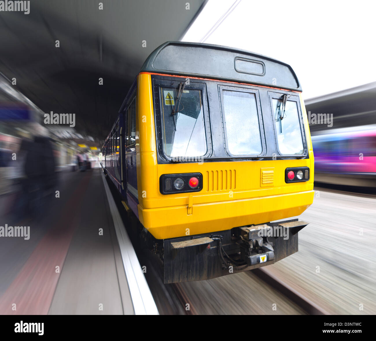 Alte s-Bahn in der Station mit Motion Blur Stockfoto