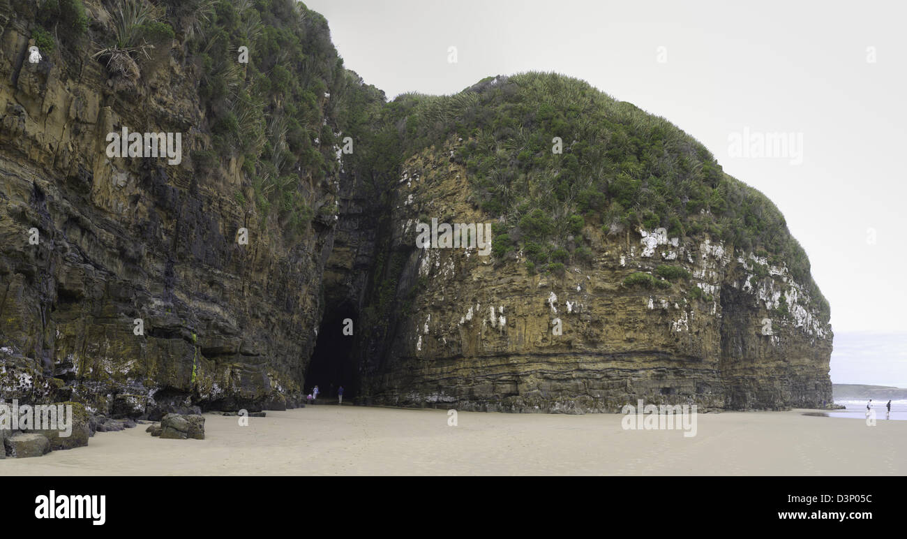 Panoramablick auf der Kathedrale Höhlen, am Südende der Südinsel, Clutha, New Zealand, in der Nähe von Papatowai Stockfoto