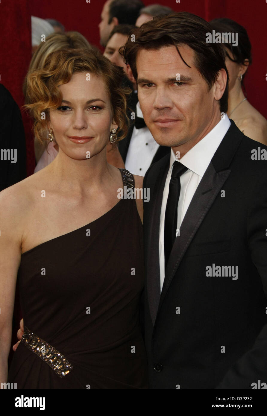 US-Schauspielerin Diane Lane (L) und ihr Ehemann U.S. Schauspieler Josh Brolin (R) kommen für die 80. Oscar-Verleihung im Kodak Theatre in Hollywood, CA, Vereinigte Staaten, 24. Februar 2008. Die Academy Awards, im Volksmund bekannt als die Oscars, werden von der Academy of Motion Picture Arts und Sciences (AMPAS) zu erkennen, Exzellenz von Profis in der Filmindustrie, einschließlich Regisseure, Schauspieler und Schriftsteller vorgestellt. Foto: Hubert Boesl Stockfoto