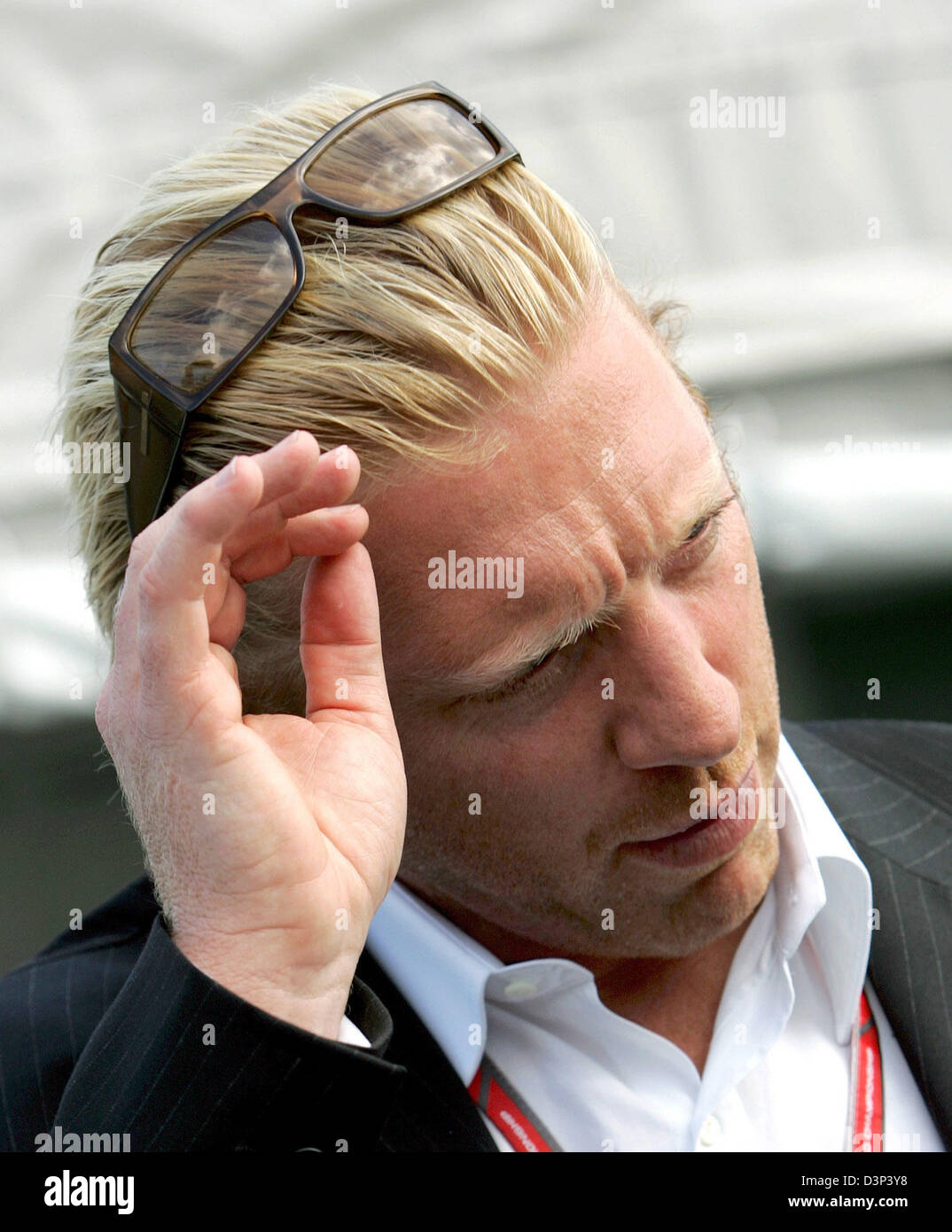 Ehemaliger deutscher Tennisspieler Boris Becker fotografierte im Fahrerlager des Istanbul Park Circuit in der Nähe von Istanbul, Türkei, Samstag, 26. August 2006. Formel 1 Grand Prix der Türkei wird am Sonntag, den 27. August stattfinden. Foto: Rainer Jensen Stockfoto