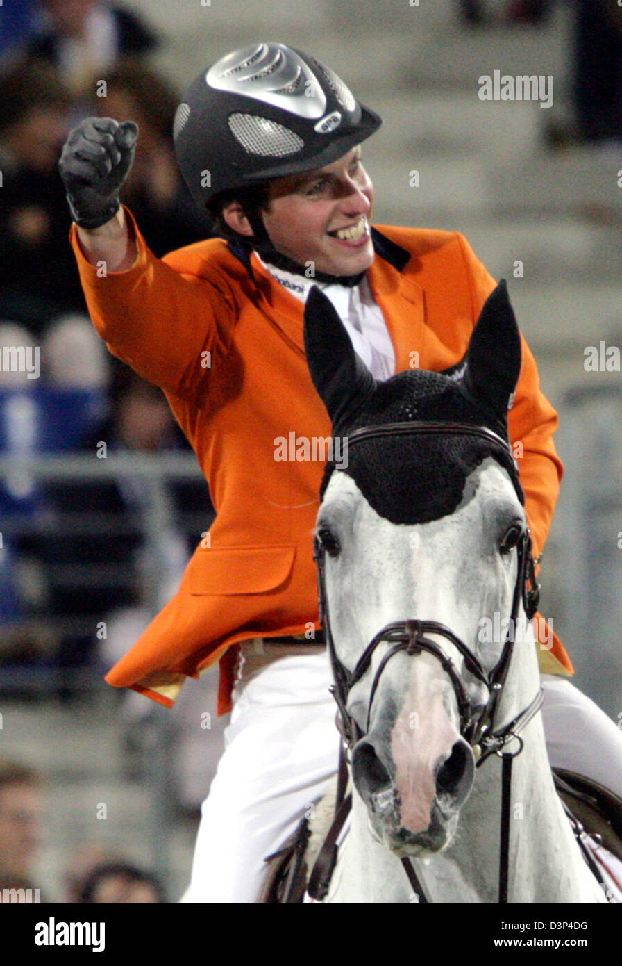 Niederländische Springreiter Jubel nach dem springen Bewerb von der FEI World Equestrian Games in Aachen, Deutschland, Donnerstag, 31. August 2006 Gerco Schroeder. Die niederländische Equipe behauptete, Gold im Team-Wettbewerb. Die FEI World Equestrian Games statt finden vom 20. August bis 3 September. Foto: Federico Gambarini Stockfoto