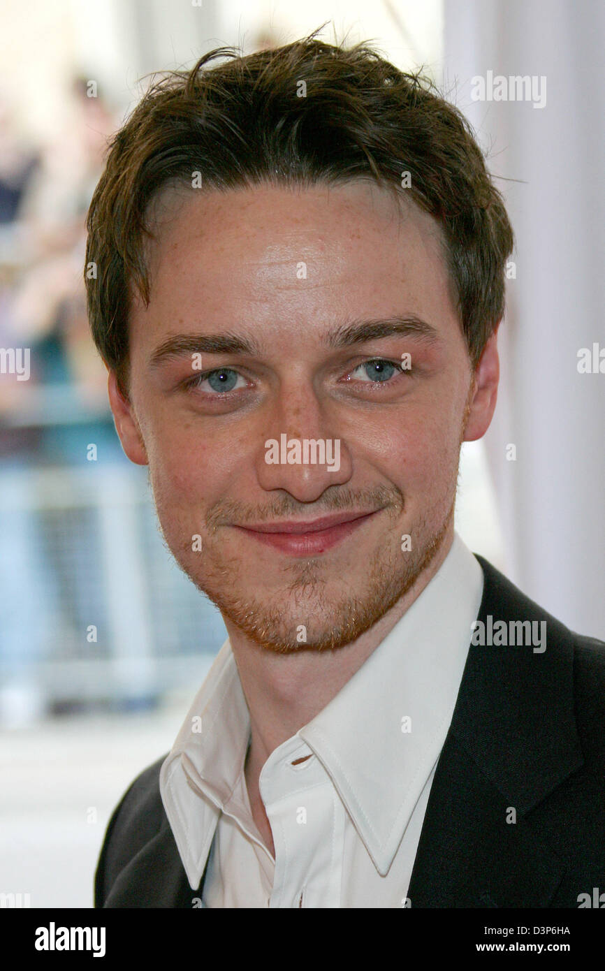 Schottischer Schauspieler James McGavoy kommt bei der Weltpremiere seines neuen Films "Penelope" während des Toronto International Film Festival in der Roy Thomson Hall in Toronto, Kanada, Freitag, 8. September 2006. Foto: Hubert Boesl Stockfoto