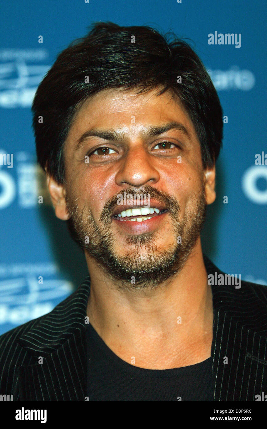 Indischer Schauspieler Shah Rukh Khan beschreibt den Film "Never Say Goodbye" auf einer Pressekonferenz im Hotel Sutton Place in Toronto, Kanada, Samstag, 9. September 2006. Foto: Hubert Boesl Stockfoto