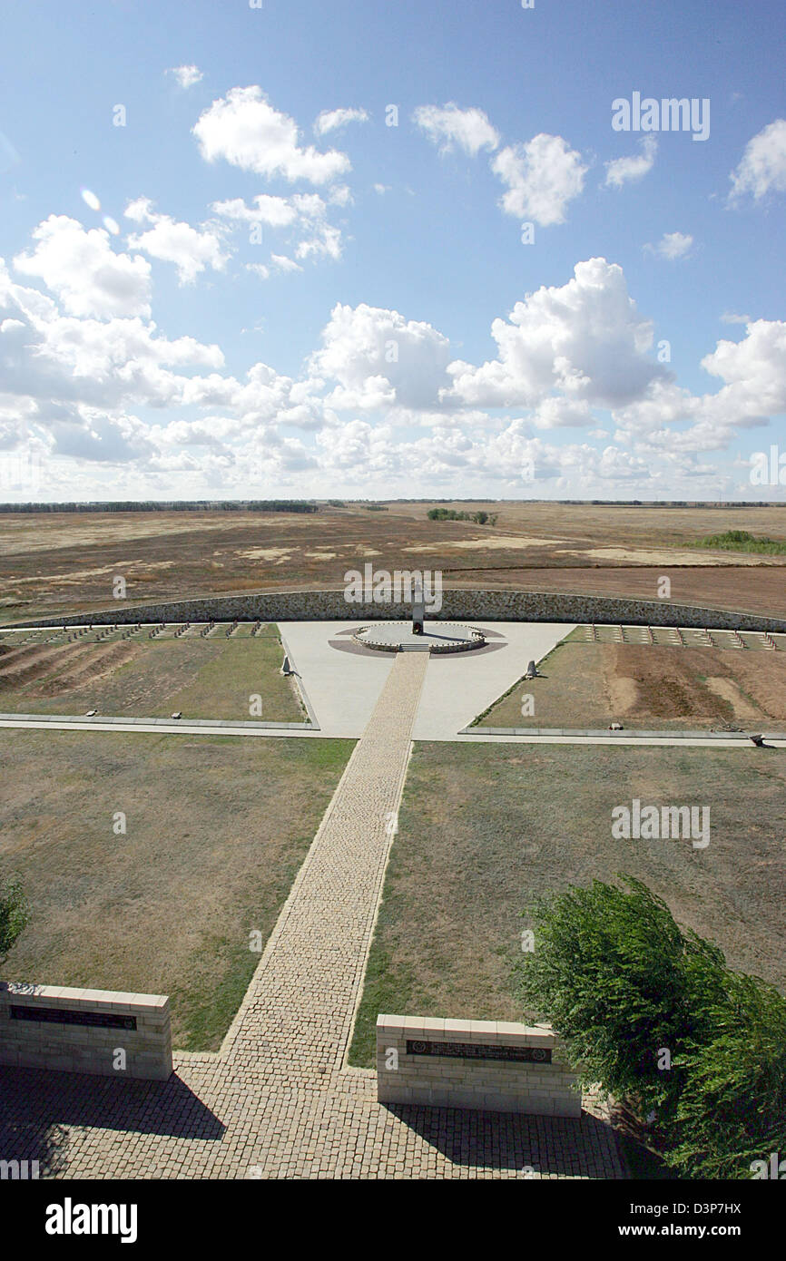Sehen Sie auf dem Soldatenfriedhof Rossoshka in der Nähe von Wolgograd
