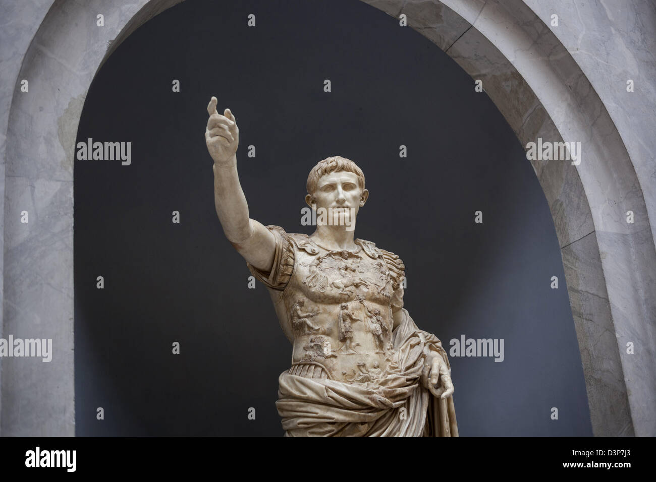 Klassische römische Skulptur Galerien im Vatikanischen Museum in Rom zeigen Götter und Kaiser unter den Skulpturen Stockfoto