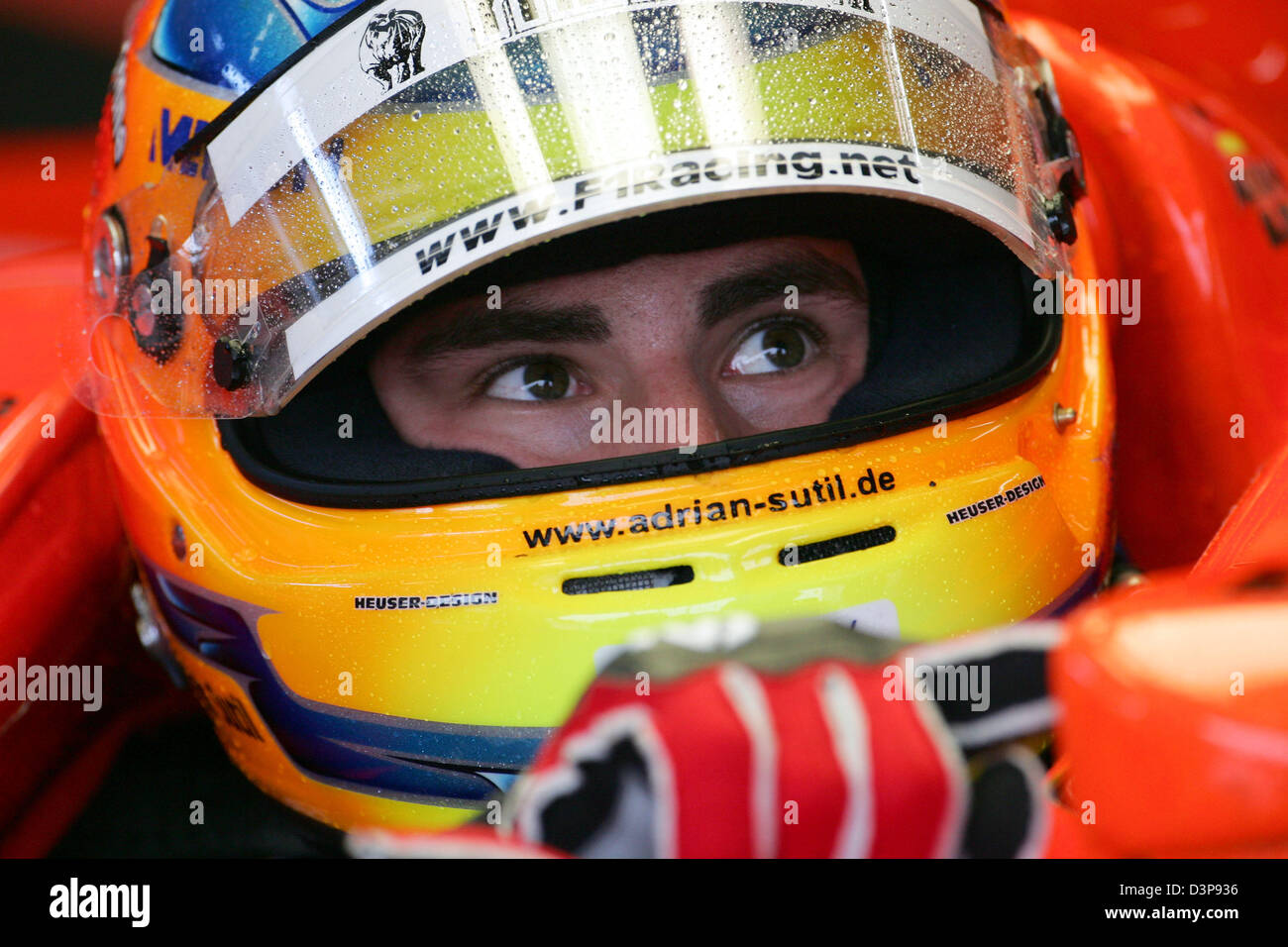 Deutsche Formel1 Testfahrer sitzt Adrian Sutil Spyker (ehemaligen Midland MF1) in seinem Auto während einer Übung auf der Grand Prix von Japan auf dem Suzuka International Racing Course Suzuka, Japan, Freitag, 6. Oktober 2006. Formel 1 japanischen Grand Prix 2006 wird hier am Sonntag, 08 Oktober stattfinden. Foto: Gero Breloer +++(c) Dpa - Bildfunk +++ Stockfoto