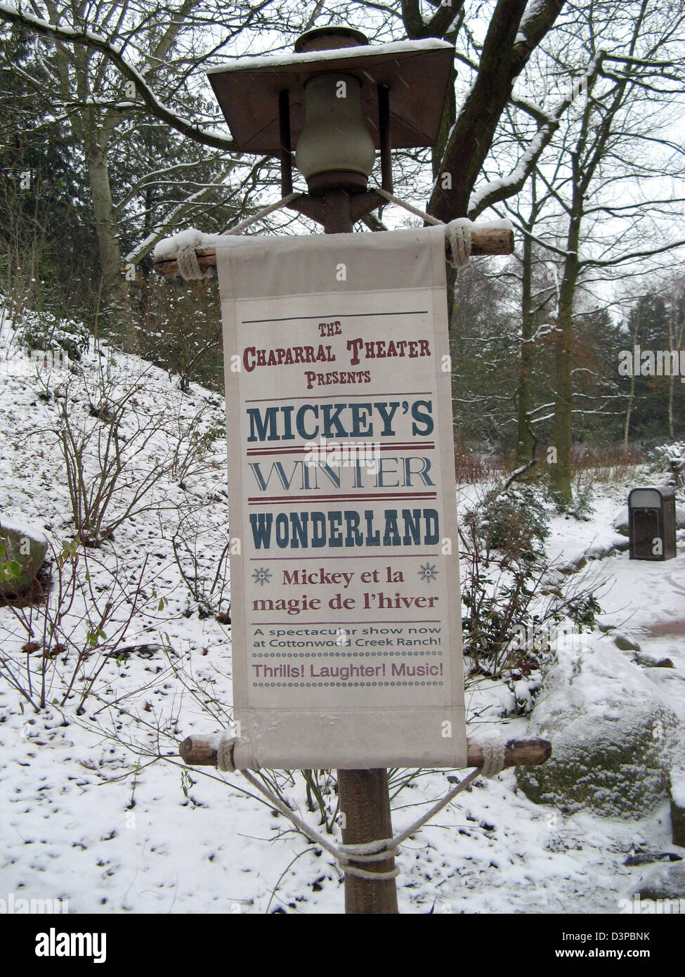 Melden Sie sich für Mickeys Winter Wonderland im Disneyland Paris im Winter. Stockfoto