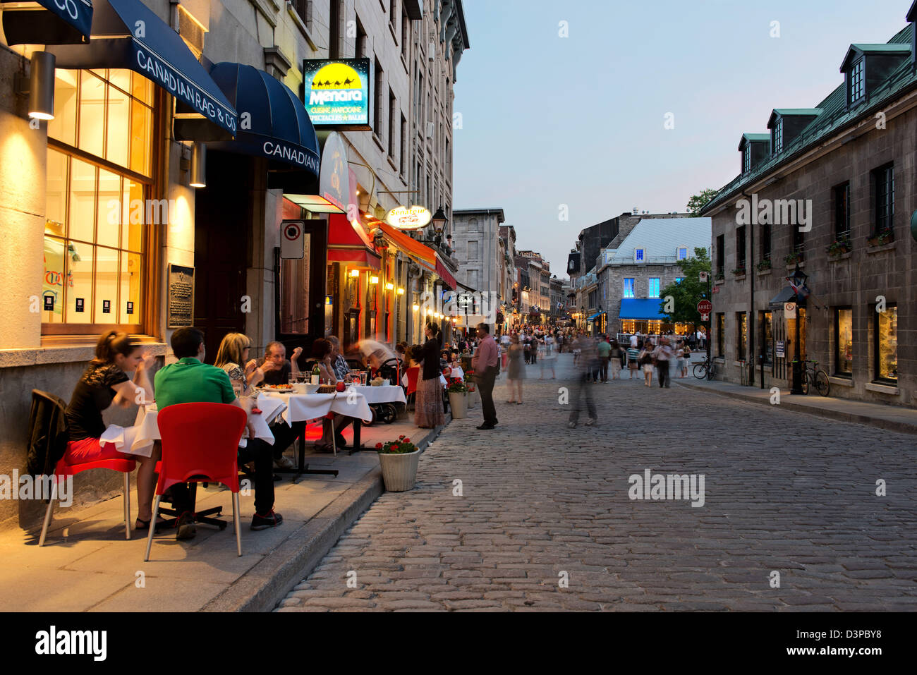 Touristen genießen Rue Saint Paul Street im Stadtteil von Old Montreal, Montreal, Quebec, Kanada Stockfoto