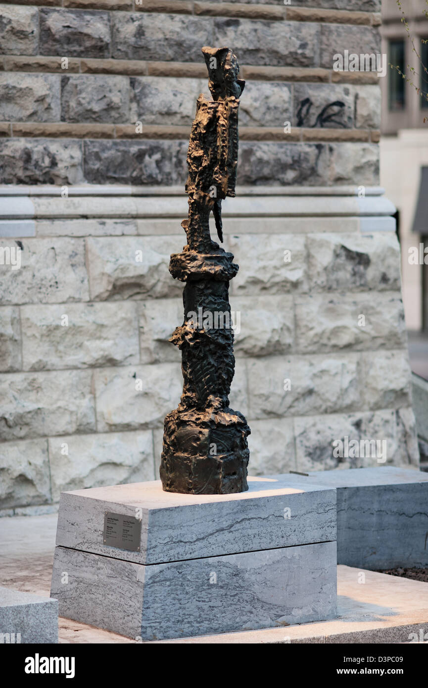 Kunst im öffentlichen Raum, Statuen und Skulpturen um Museum of Fine Arts / Musée des Beaux-Arts, Downtown Montreal, Quebec, Kanada Stockfoto