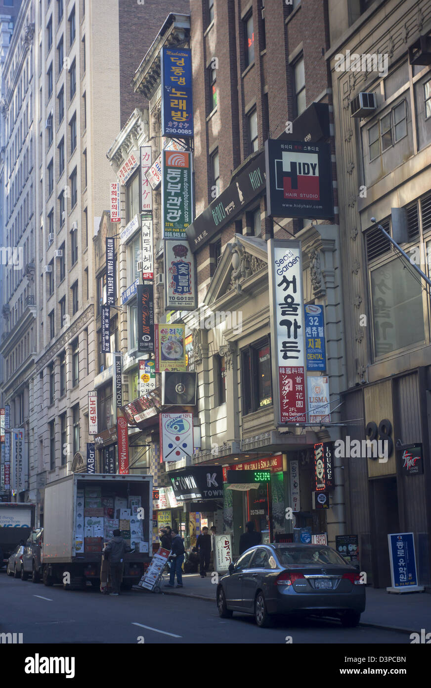 Geschäftigen Treiben im Stadtteil Koreatown oder Little Korea in Midtown Manhattan in New York Stockfoto