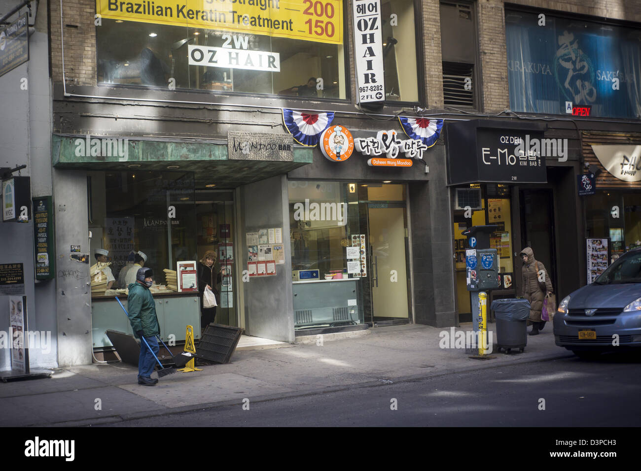 Geschäftigen Treiben im Stadtteil Koreatown oder Little Korea in Midtown Manhattan in New York Stockfoto