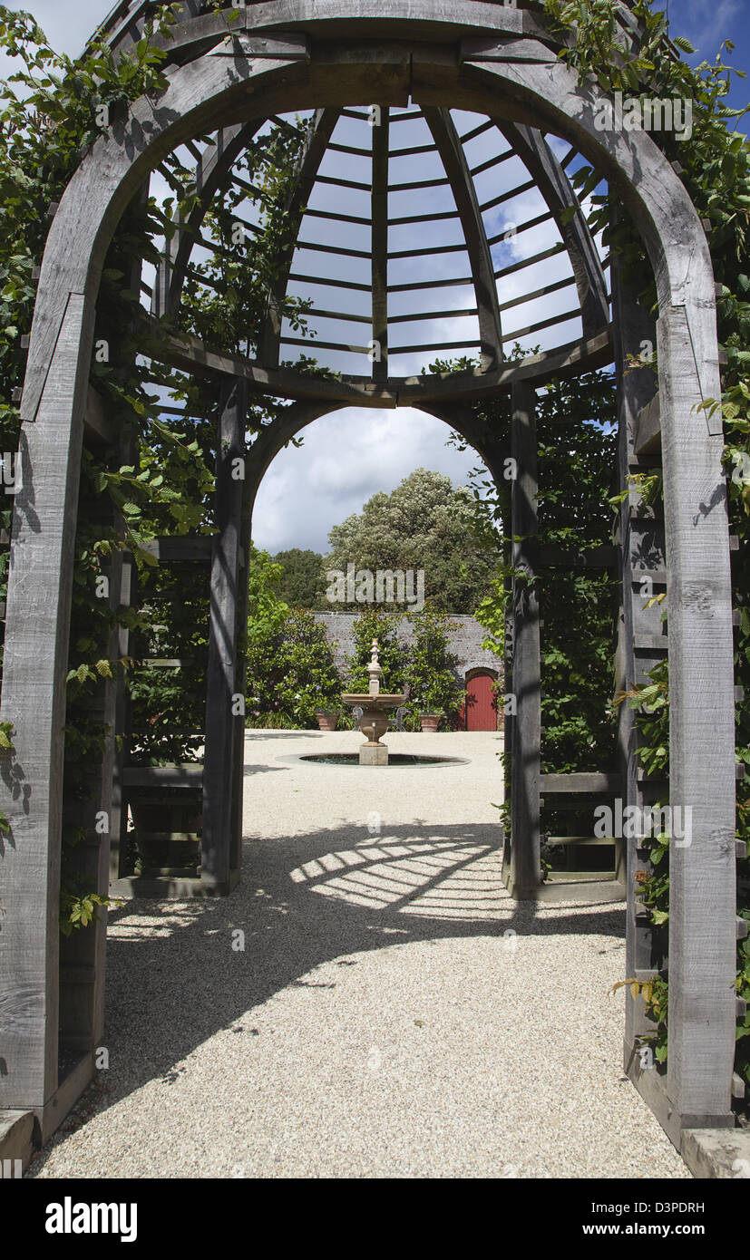 Gartenbogen Aus Holz Stockfotos und bilder Kaufen Alamy