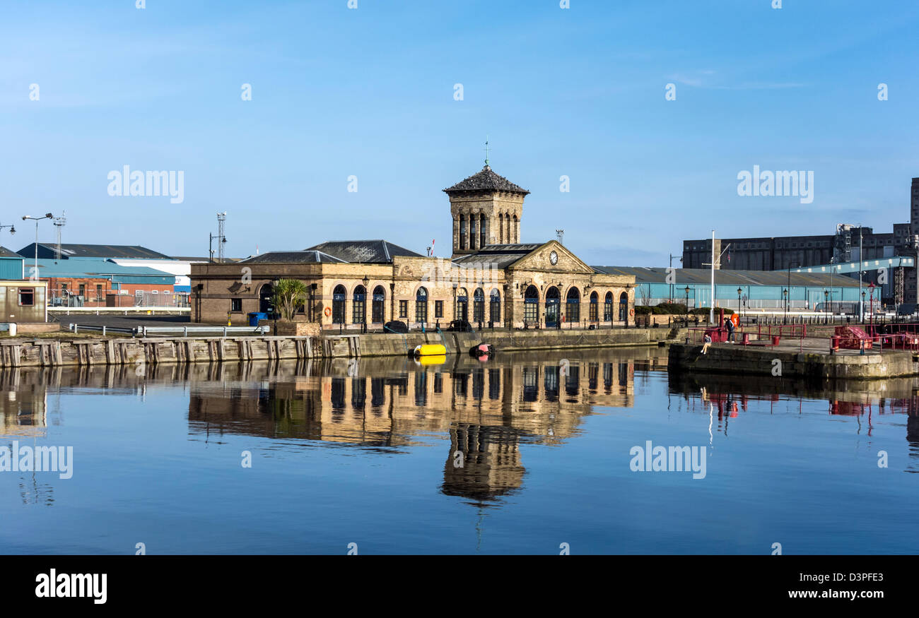 Das alte Pumpenhaus in Leith Docks zu Büros umgebaut. Stockfoto