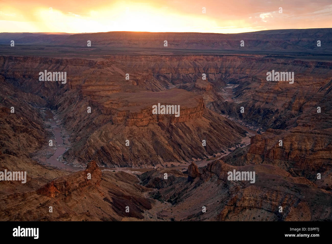 Fish River Canyon, der zweitgrößte Canyon der Welt bei Sonnenuntergang, Namibia, Südafrika Stockfoto