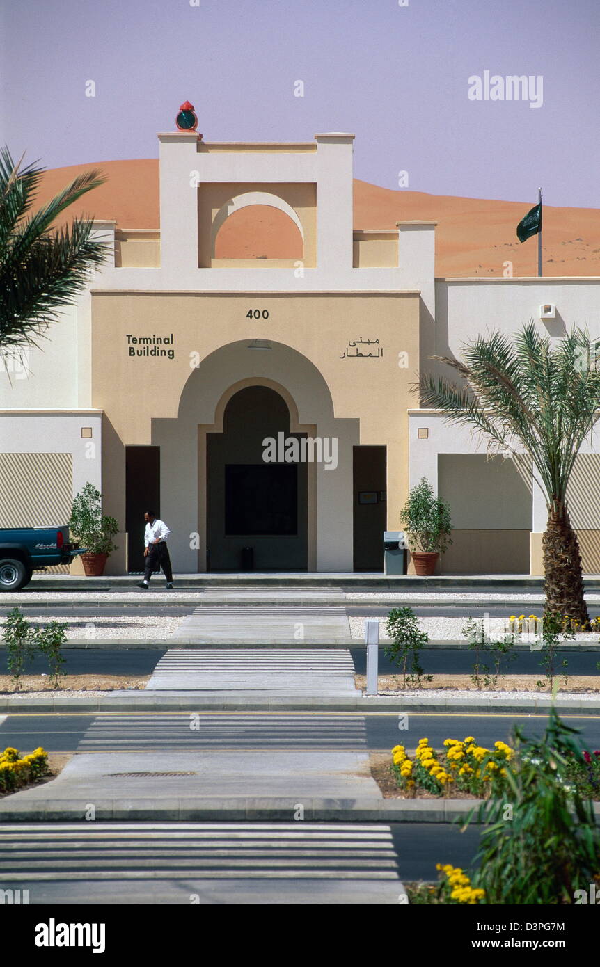 Wohn- und Admin Gebäude in Shaybah wo Saudi Aramco Shaybah-Ölfeld mit einer großen Gas-Öl-Anlage entwickelt hat Stockfoto