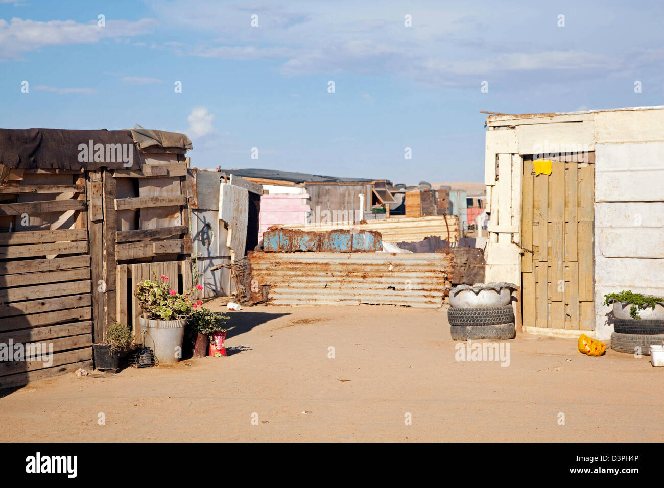 Improvisierten Hütten, gemacht aus Schrott im Slum in der Nähe von Swakopmund, Namibia, Südafrika Stockfoto