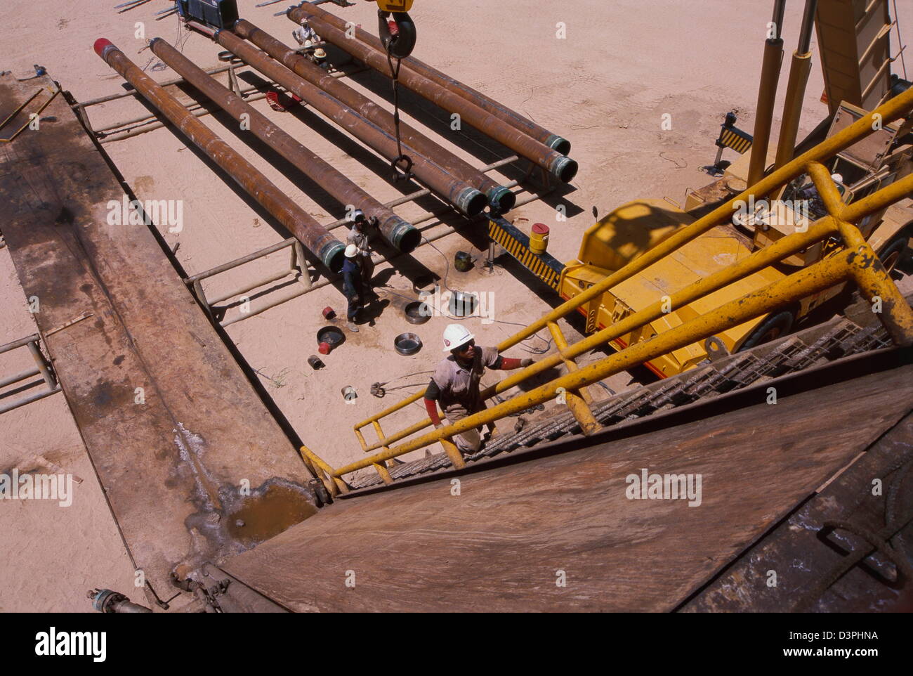 Eine Öl- und Gasexploration rig in Saudi Khali Wüste wo ein großen Öl-Reservoir in der Nähe von Shaybah entdeckt wurde. Stockfoto