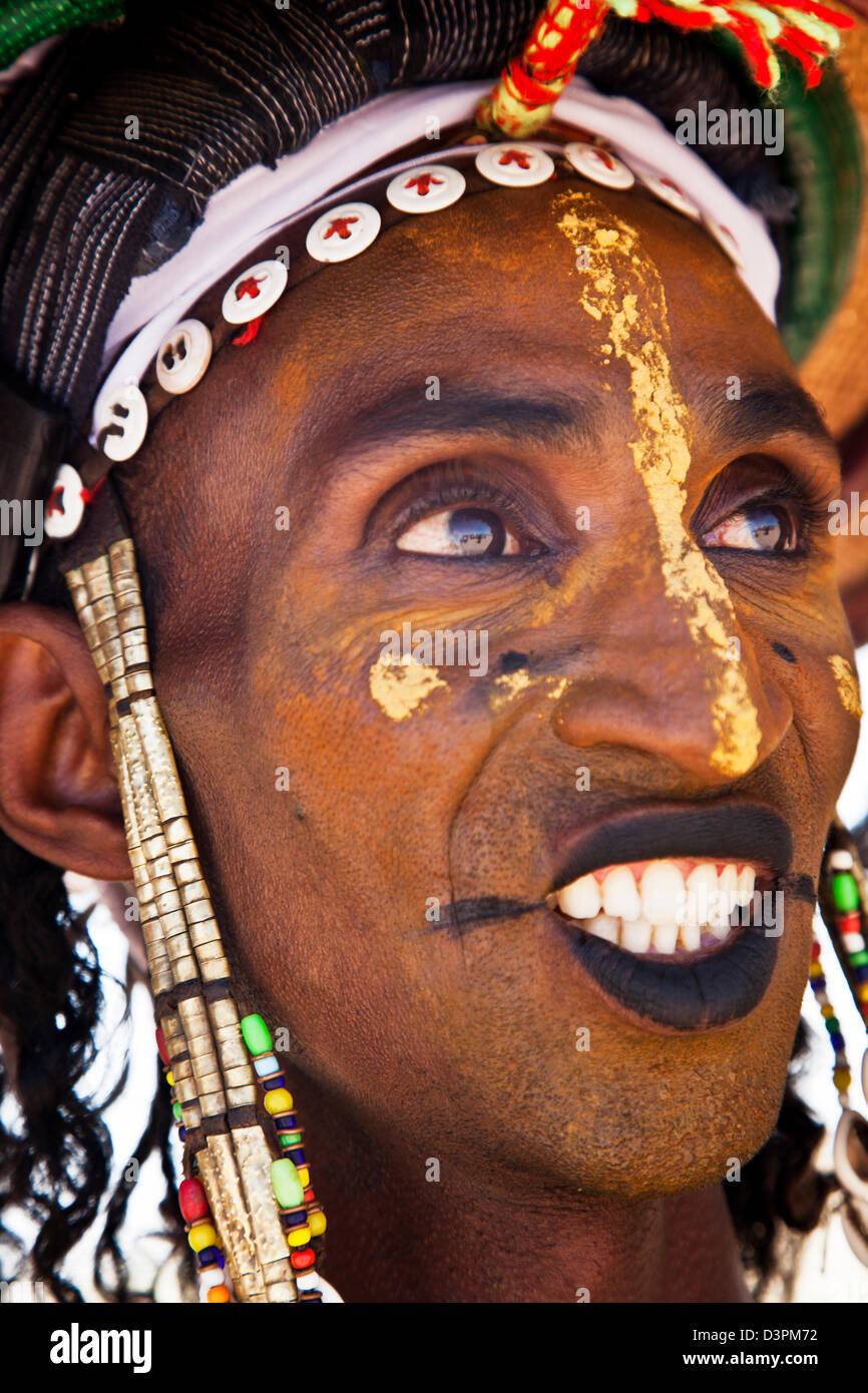 Young Wodaabe Mann entschädigte für Gerewol Festival der männlichen Schönheit, Niger Stockfoto